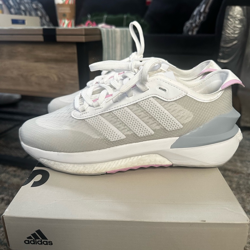 Adidas Avryn Women’s Sneakers